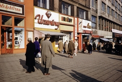 Csehország, Brno, a Nádražní ulice Masarykova ulice - Benešova ulice közötti szakasza. A jobb szélen látható épületben egykor az Adriatica di Sicurta székhelye volt., 1960, UWM Libraries, Harrison Forman, utcakép, színes, játékbolt, papírbolt, Fortepan #259123