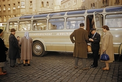 Csehország, Prága, Revoluční ulice, háttérben középen a Truhlářská ulice torkolata., 1960, UWM Libraries, Harrison Forman, színes, CSA légitársaság, autóbusz, kalauz, Fortepan #259128