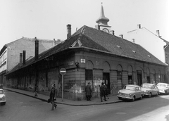 Magyarország, Budapest IX., Ráday utca - Török Pál utca sarok, háttérben a Kálvin téri templom., 1973, Ferencvárosi Helytörténeti Gyűjtemény, német gyártmány, Trabant-márka, útjelző tábla, Wartburg-márka, Volkswagen-márka, automobil, Volkswagen Typ3, Trabant 601, Budapest, Fortepan #25914