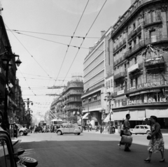 Franciaország, Marseille, La Canebière, jobbra a Boulevard Dugommier torkolata., 1958, UWM Libraries, képarány: négyzetes, utcakép, francia felirat, francia gyártmány, forgalom, Fortepan #259201