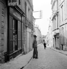 France, Montpellier, Rue de l'Université a 19. számtól a Porte de la Blanquerie felé., 1947, UWM Libraries, street view, pedestrian, hands behind the back, sign-board, Fortepan #259236