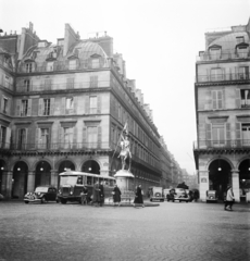 Franciaország, Párizs, Place des Pyramides, Jeanne d'Arc lovasszobra., 1950, UWM Libraries, Robert Larimore Pendleton, lovas szobor, Fortepan #259267