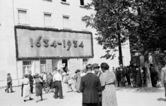 Németország, Oberammergau, Othmar-Weis-Strasse, a Passionstheater déli bejárata., 1934, UWM Libraries, Clarence Woodrow Sorensen, Fortepan #259332