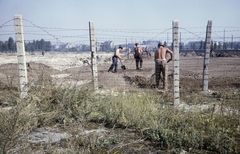 Germany, Berlin, Kelet-Berlin, a felvétel a berlini fal építésekor, a Potsdamer Platz irányából északkelet felé készült. Háttérben a Behrenstrasse eleje látható., 1961, UWM Libraries, West Berlin, East-Berlin, GDR, Berlin Wall, colorful, barb wire, German soldier, Fortepan #259384