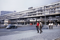 Germany, Berlin, Nyugat-Berlin, a Budapester Strasse a Breitscheidplatz felöl nézve., 1961, UWM Libraries, West Berlin, colorful, neon sign, Volkswagen Beetle, double-decker, street name sign, Fortepan #259385