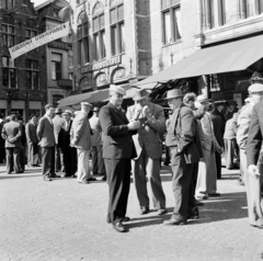 Belgium, Brugge, Grote Markt., 1959, UWM Libraries, férfiak, öltöny, Fortepan #259450