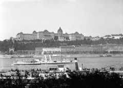 Magyarország, Budapest V.,Budapest I., a Királyi Palota (később Budavári Palota) és a Lánchíd utca épületei a pesti oldalról nézve., 1913, UWM Libraries, Frederick Gardner Clapp, gőzhajó, Budapest, Fortepan #259471