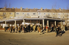 Magyarország, Dunaújváros, (Sztálinváros), Béke tér, autóbusz-pályaudvar., 1960, UWM Libraries, színes, Fortepan #259486