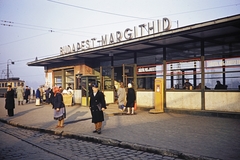 Magyarország, Budapest II., Árpád fejedelem útja a Margit híd budai hídfőjénél, a szentendrei HÉV végállomása., 1960, UWM Libraries, Best of, HÉV, Budapest, színes, telefonfülke, utcai mérleg, Fortepan #259508