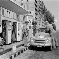 Olaszország, Torino, a Corso Giovanni Agnelli a Via Giacomo Dina sarkánál., 1960, UWM Libraries, benzinkút, Fortepan #259535