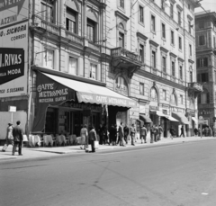 Olaszország, Róma, Via Venti Settembre., 1959, UWM Libraries, utcakép, árnyékoló, üzletportál, Fortepan #259538