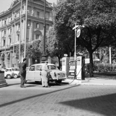 Olaszország, Róma, Piazza della Repubblica, a Via Giuseppe Rima sarkánál., 1959, UWM Libraries, tankolás, benzinkút, Fortepan #259540