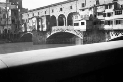 Olaszország, Firenze, Ponte Vecchio az Arno folyó fölött., 1946, UWM Libraries, Harriet Helen Werley, híd, világörökség, Fortepan #259585