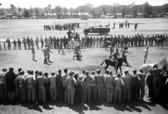 Olaszország, Pisa, amerikai katonák egy rendezvényen., 1946, UWM Libraries, Harriet Helen Werley, ló, bámészkodás, lovaglás, teherautó, Fortepan #259600