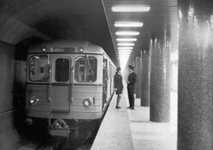 Magyarország, Budapest, a metró Astoria állomása., 1977, Ferencvárosi Helytörténeti Gyűjtemény, közlekedés, szovjet gyártmány, metró, Fortepan #25968