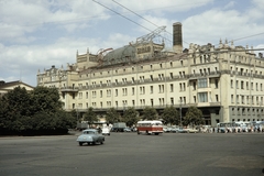 Oroszország, Moszkva, Forradalom tér (plosagy Revoljucii), szemben a Hotel Metropol., 1959, UWM Libraries, Harrison Forman, trolibusz, színes, szálloda, Fortepan #259690