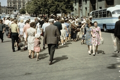 Oroszország, Moszkva, Forradalom tér (plosagy Revoljucii), jobbra a Hotel Metropol. Balra a Színház (Szverdlov) tér., 1959, UWM Libraries, Harrison Forman, színes, járókelő, gyalogos zóna, Fortepan #259692