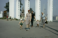 Oroszország, Irkutszk, a felvétel a Központi Kulturális és Szabadidős Park bejáratánál, a Krestovskaja dombon készült., 1964, UWM Libraries, Harrison Forman, Fortepan #259693