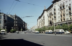 Oroszország, Moszkva, Tverszkaja (ekkor Gorkij) utca, jobbra a Georgijevszkij pereulok bejárata., 1959, UWM Libraries, Harrison Forman, trolibusz, színes, Fortepan #259753