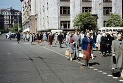 Oroszország, Moszkva, gyalogátkelő a Manézs tér és a Forradalom tér (plosagy Revoljucii) között, szemben a Moszkva szálló, balra a háttérben a Tverszkaja (ekkor Gorkij) utca., 1959, UWM Libraries, gyalogátkelő, színes, Fortepan #259764