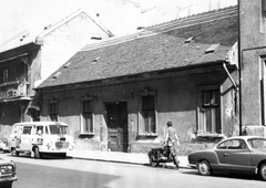 Magyarország, Budapest VIII., 1979, Ferencvárosi Helytörténeti Gyűjtemény, német gyártmány, motorkerékpár, teherautó, Barkas-márka, Volkswagen-márka, Volkswagen Karmann-Ghia, automobil, Budapest, Fortepan #25981