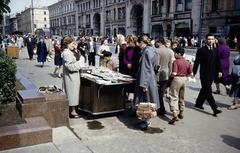 Oroszország, Moszkva, Petrovka utca a Kuznyeckij Moszt utca felől., 1959, UWM Libraries, Harrison Forman, könyvárus, színes, Fortepan #259829