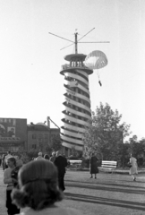 Oroszország, Moszkva, Gorkij-park, ejtőernyős ugrótorony., 1939, UWM Libraries, Harrison Forman, Szovjetunió, vidámpark, Fortepan #259905