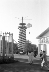 Oroszország, Moszkva, Gorkij-park, ejtőernyős ugrótorony., 1939, UWM Libraries, Harrison Forman, ejtőernyő, vidámpark, dombormű, Fortepan #259911