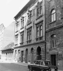 Magyarország, Budapest IX., Berzenczey utca páratlan oldala a Mester utca felől a Ferenc tér felé nézve., 1972, Ferencvárosi Helytörténeti Gyűjtemény, Renault-márka, francia gyártmány, automobil, rendszám, Renault 10, Budapest, Fortepan #25995