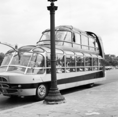 Franciaország, Párizs, Place de la Concorde, jobbra a háttérben a Szajna túlsó partján a Quai Anatole France 27/b-29 és 31. számú ház., 1958, UWM Libraries, képarány: négyzetes, emeletes autóbusz, Fortepan #259950