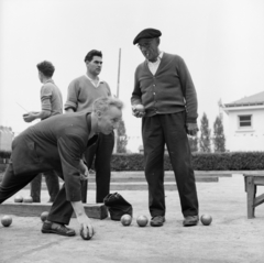 Franciaország, Párizs, pétanque-t játszó férfiak., 1958, UWM Libraries, pétanque, játék, golyó, Fortepan #259981