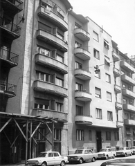 Magyarország, Budapest IX., Tompa utca 18. és 20., 1980, Ferencvárosi Helytörténeti Gyűjtemény, csehszlovák gyártmány, német gyártmány, Trabant-márka, szovjet gyártmány, Skoda-márka, Moszkvics-márka, automobil, Skoda 100, Moszkvics 412, Budapest, Fortepan #26002