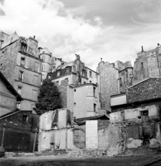 Franciaország, Párizs, Rue André Antoine - Rue Piemontesi sarok, a háttérben balra a Rue des Abbesses 11. és 13. hátsó frontja., 1947, UWM Libraries, Robert Larimore Pendleton, épületkár, tűzfal, Fortepan #260022