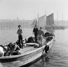 Franciaország, Marseille, régi kikötő (Vieux-Port de Marseille)., 1958, UWM Libraries, Eugene Vernon Harris, képarány: négyzetes, hajó, Fortepan #260056