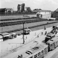 Lengyelország, Varsó, a Slasko-Dabrowski híd óvárosi hídfője. Háttérben jobbra a Réztetős palota (Pałac Pod Blachą)., 1959, UWM Libraries, Clarence Woodrow Sorensen, látkép, Fortepan #260070