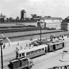 Lengyelország, Varsó, a Slasko-Dabrowski híd óvárosi hídfője. Háttérben jobbra a Réztetős palota (Pałac Pod Blachą)., 1959, UWM Libraries, Clarence Woodrow Sorensen, villamos, Fortepan #260071