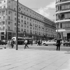 Lengyelország, Varsó, Aleje Jerozolimskie az ulica Krucza kereszteződésétől az ulica Marszałkowska felé nézve., 1959, UWM Libraries, Clarence Woodrow Sorensen, forgalom, utcakép, Fortepan #260077