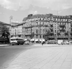 Lengyelország, Varsó, Plac Trzech Krzyży (Három kereszt tér), balra az ulica Nowy Świat, jobbra az ulica Książęca., 1959, UWM Libraries, Clarence Woodrow Sorensen, utcakép, autóbusz, Fortepan #260081