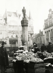 Lengyelország, Poznań, Stary Rynek, középen a pellengér., 1934, UWM Libraries, Fortepan #260097