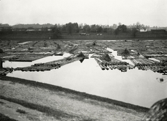 Lengyelország, Nowy Dwór Mazowiecki, Modlin (ekkor önálló, ma a város része), fenyőrönk tutajok a Visztula folyón., 1934, UWM Libraries, Boyd Louise Arner, Fortepan #260122