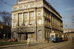 Poland, Kraków, ulica Świętej Gertrudy, a Hotel Garnizonowy (egykor és ma Hotel Royal) az ulica Świętego Idziego sarkán., 1960, UWM Libraries, colorful, tram, public transport line number, Fortepan #260303