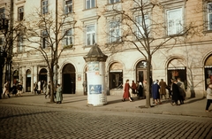 Poland, Kraków, Rynek Glówny, a 43. és 44. számú ház., 1960, UWM Libraries, colorful, ad pillar, Fortepan #260327