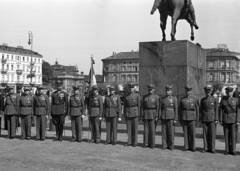 Lengyelország, Varsó, plac Marszalka Józefa Pilsudskiego., 1939, UWM Libraries, Harrison Forman, lovas szobor, Fortepan #260383