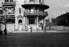 Lengyelország, Varsó, ulica Krakowskie Przedmiescie - ulica Karowa sarok, szemben a Hotel Bristol., 1939, UWM Libraries, Harrison Forman, Best of, Fortepan #260386