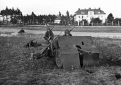 Lengyelország, lengyel katonák 1939. szeptemberében., 1939, UWM Libraries, Harrison Forman, páncéltörő ágyú, lengyel katona, löveg, tüzérség, ágyú, Fortepan #260428