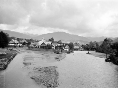 Románia,Erdély, Szováta, Szováta-patak, középen a Szentháromság-templom (Biserica romano-catolica Sfanta Treime)., 1913, UWM Libraries, Frederick Gardner Clapp, Fortepan #260457