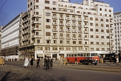 Romania, Bucharest, Bulevardul Nicolae Bălcescu - Strada Batiștei sarok a Creditul Minier háztömbje., 1960, UWM Libraries, colorful, modern architecture, Fortepan #260501