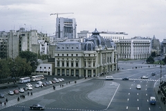 Románia, Bukarest, Piața George Enescu, szemben középen a Központi Egyetemi Könyvtár., 1970, UWM Libraries, Harrison Forman, gyalogátkelő, Fortepan #260512