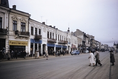 Romania, Ploiești, a Bulevardul Republicii (Calea Campinii) a mai Piața Ion Luca Caragiale-től a Strada General Vasile Milea (Strada V.I. Lenin) felé nézve., 1960, UWM Libraries, pharmacy, textile industry, colorful, automobile, Fortepan #260514