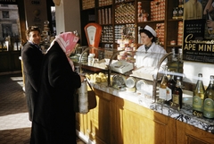 Romania, Bucharest, delikátesz bolt a Bulevardul Nicolae Bălcescu - Strada Batiștei sarkon., 1960, UWM Libraries, grocery store, shop interior, display, scale, vendor, colorful, Fortepan #260550